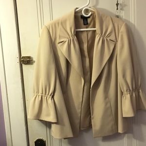 Cream women’s suit coat size 14/16w
